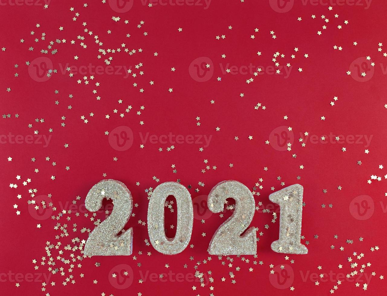 biglietto di auguri del nuovo anno 2021. figure e stelle glitter argento foto