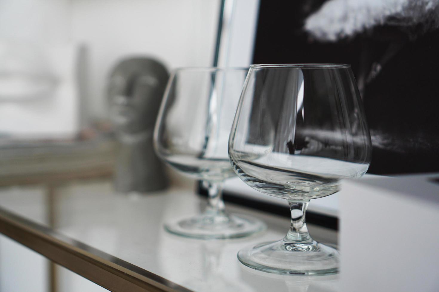 bicchieri vuoti per whisky foto