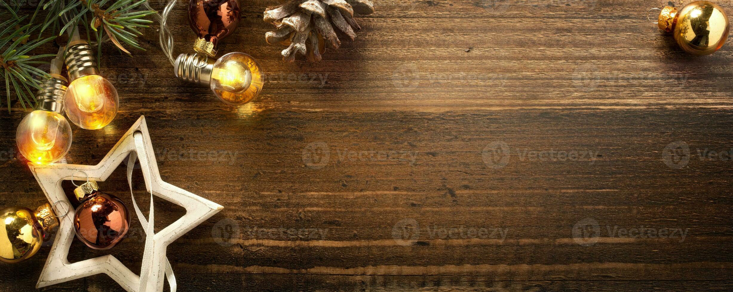 allegro Natale e contento nuovo anno saluto carta o bandiera sfondo, piatto posare Natale albero decorazione. foto