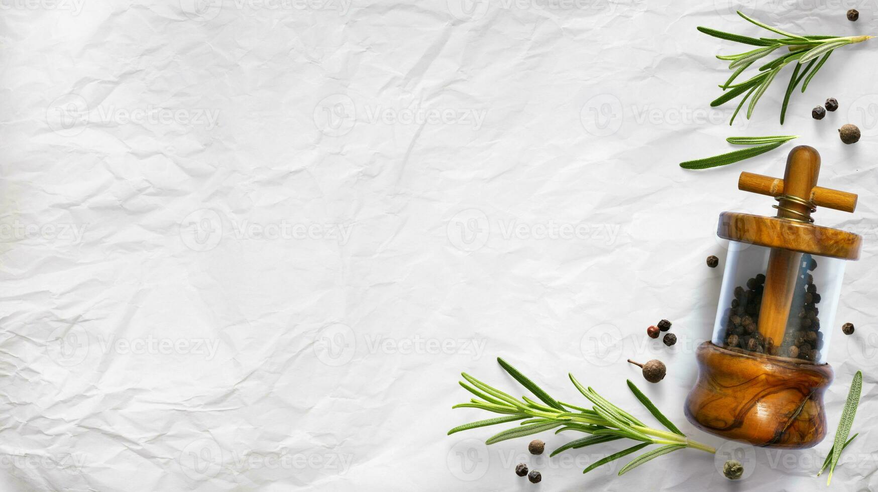 tradizionale italiano Pepe shaker e verde biologico rosmarino le foglie su bianca culinario carta sfondo. ingrediente, Spezia per cucinando. collezione per culinario bandiera design foto