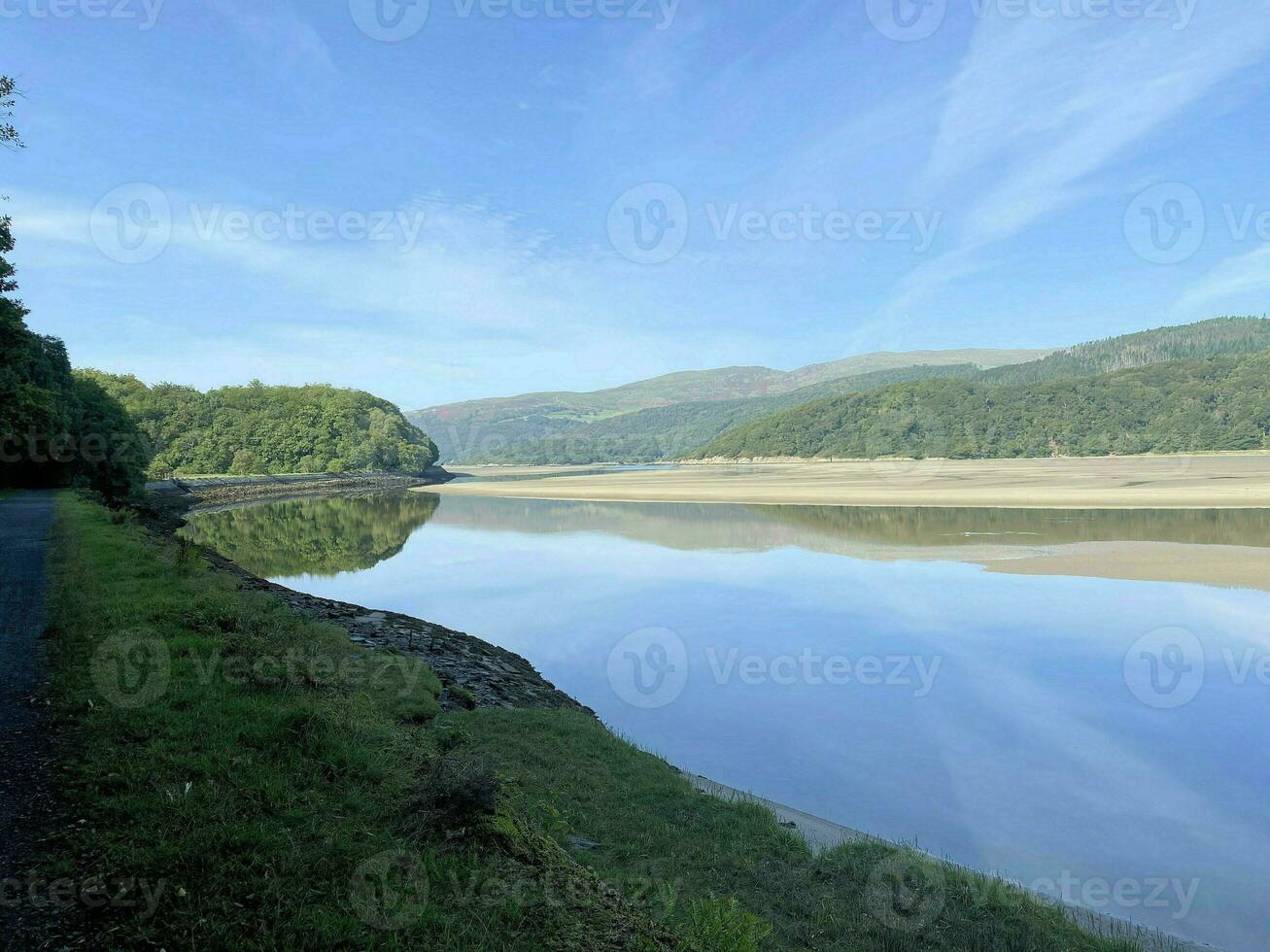 un' Visualizza di il nord Galles campagna su il mawddach pista foto