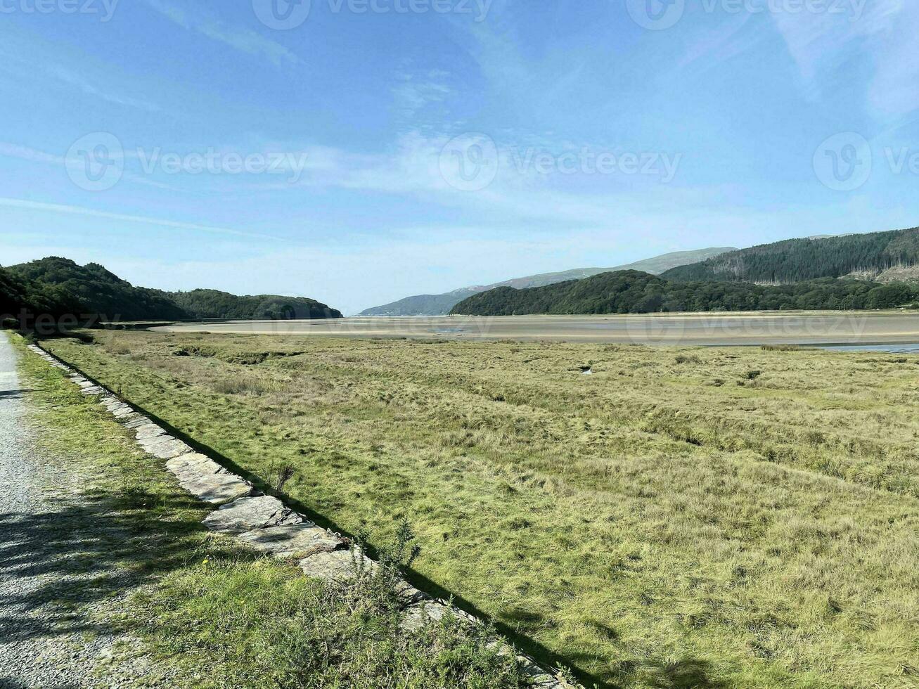 un' Visualizza di il nord Galles campagna su il mawddach pista foto