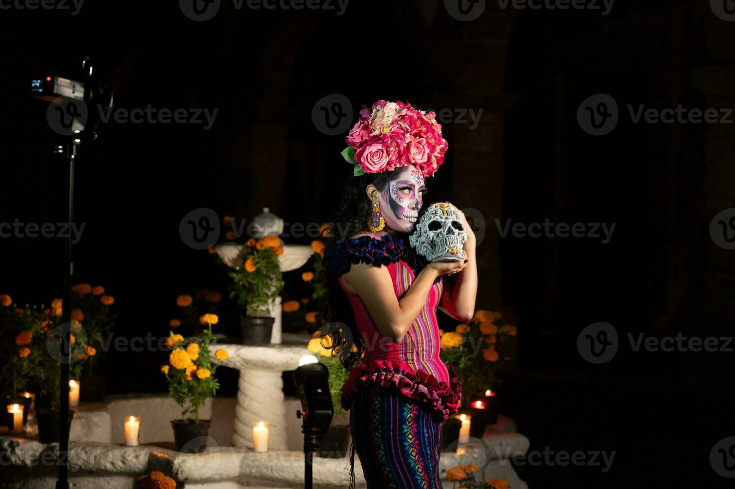 Calavera catrina seduta su un' trono. zucchero cranio trucco. dia de los muertos. giorno di il morto. Halloween. foto