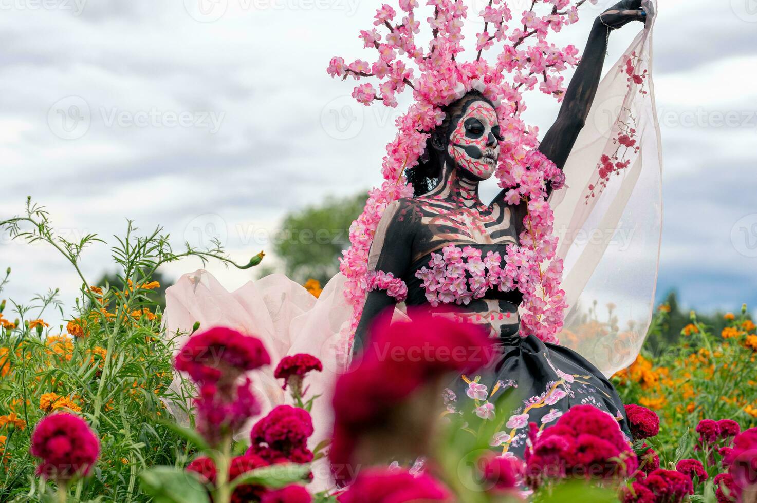 glorioso eleganza nel il cuore di colula cempasuchil i campi un' ipnotizzante giorno di il morto servizio fotografico, con un' sbalorditivo donna trasformato in un' catrina, pagare per il tradizione di morire de muertos foto