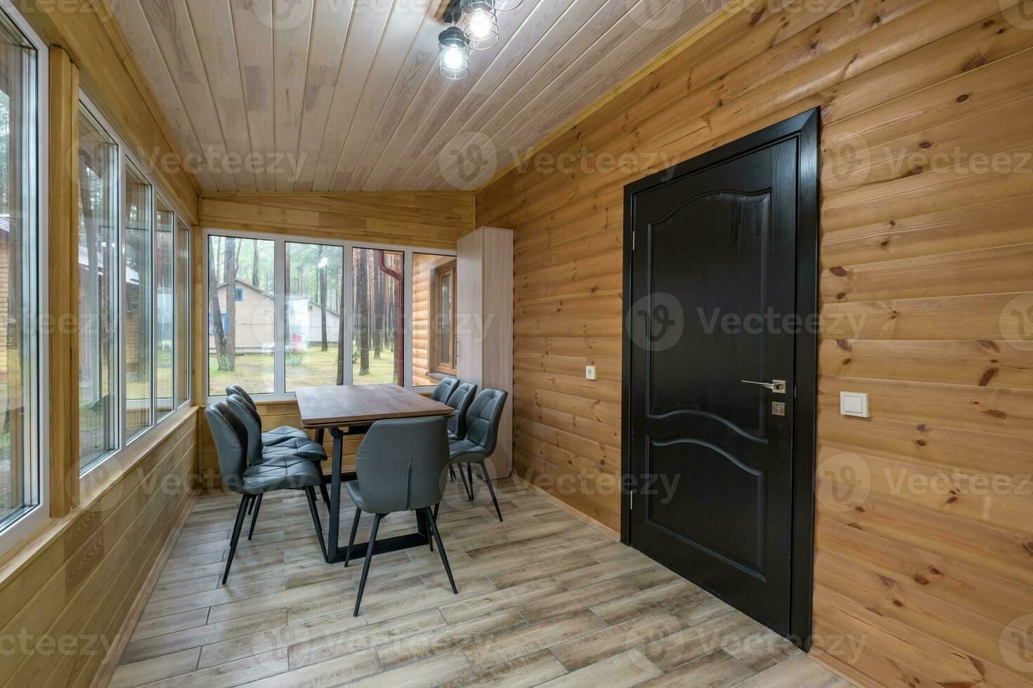 tavolo con sedie nel Ingresso sala nel di legno nazione eco Casa foto