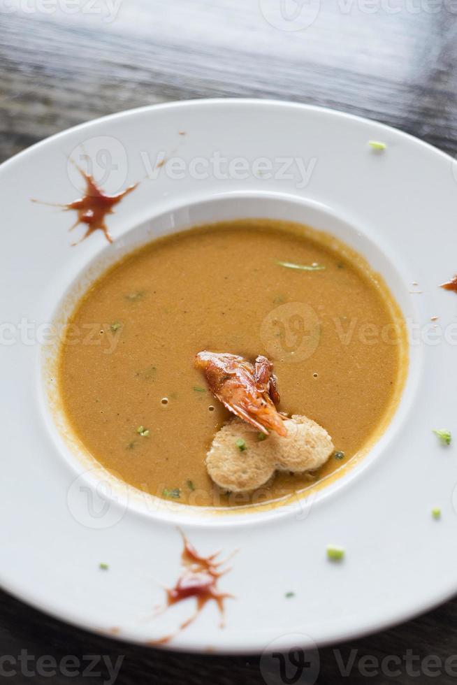 zuppa di gamberi di mare fresco piccante cremosa gourmet foto