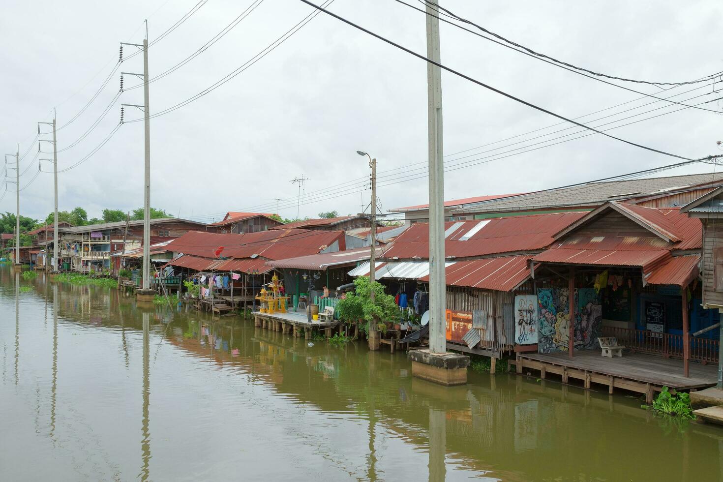 bangkok - luglio 10, 2016 ,vecchio mercato huatakhe il mercato è 100 anni vecchio. foto