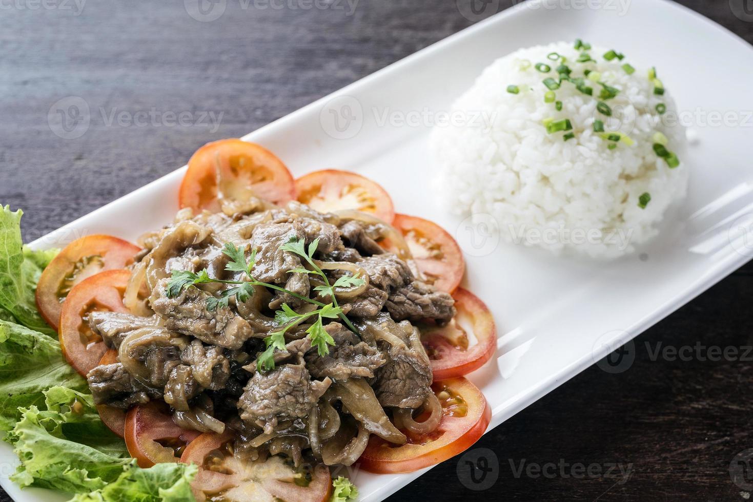 manzo fritto cambogiano lok lak cibo tradizionale khmer foto