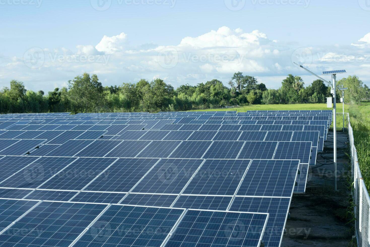 solare pannello Generatore cellula alternativa elettricità fonti per il futuro mondo il concetto di sostenibile alternativa risorse. foto