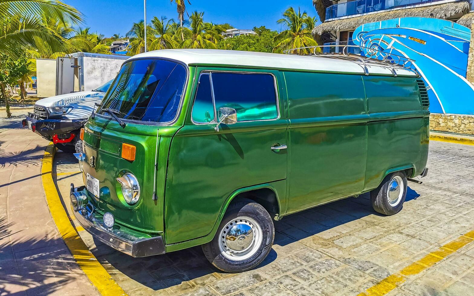 puerto escondido oaxaca Messico 2023 vario minibus furgoni trasportatori veicoli macchine nel puerto escondido Messico. foto