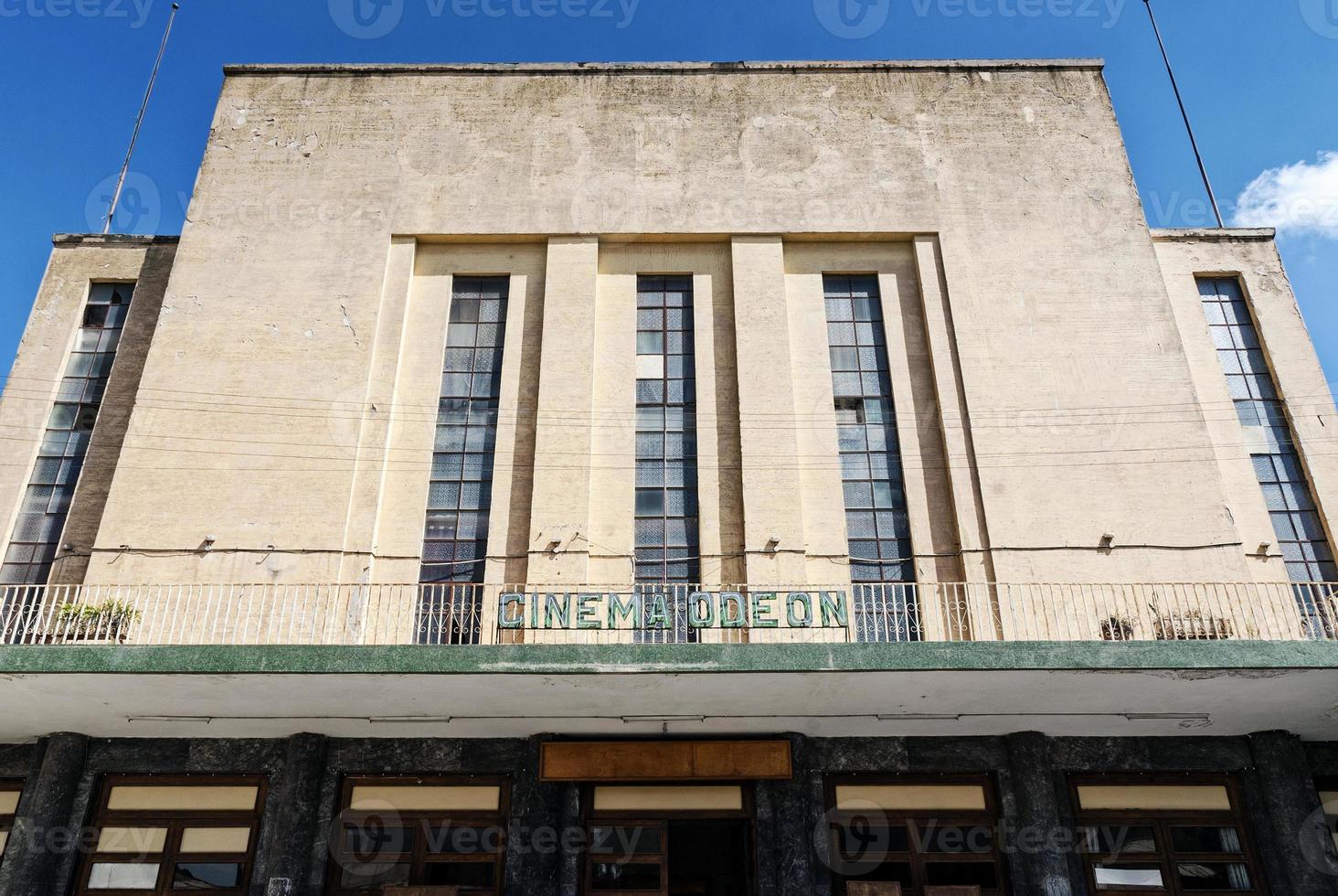 coloniale italiano art deco vecchio cinema edificio in via asmara eritrea foto