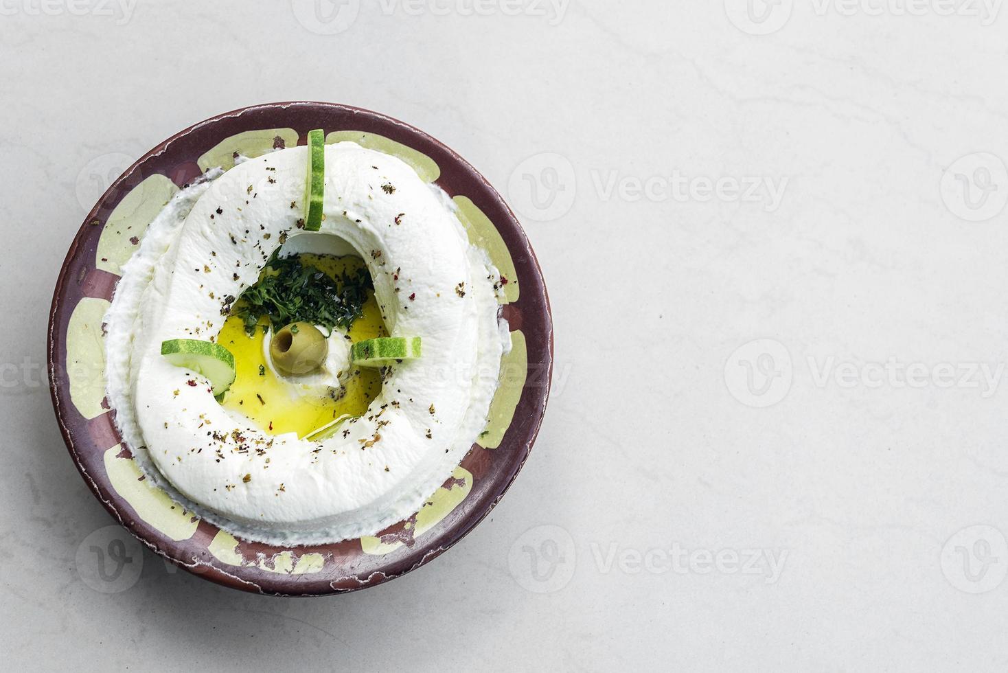 labneh dip spuntino fresco libanese mediorientale di formaggio cremoso foto