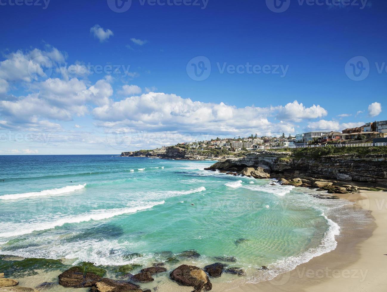 vista sulla spiaggia di tamarama vicino a bondi sulla costa australiana di sydney foto