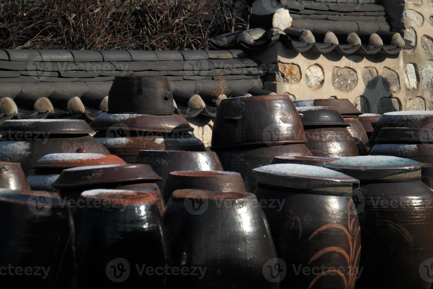 vaso di fermentazione tradizionale kimchi foto