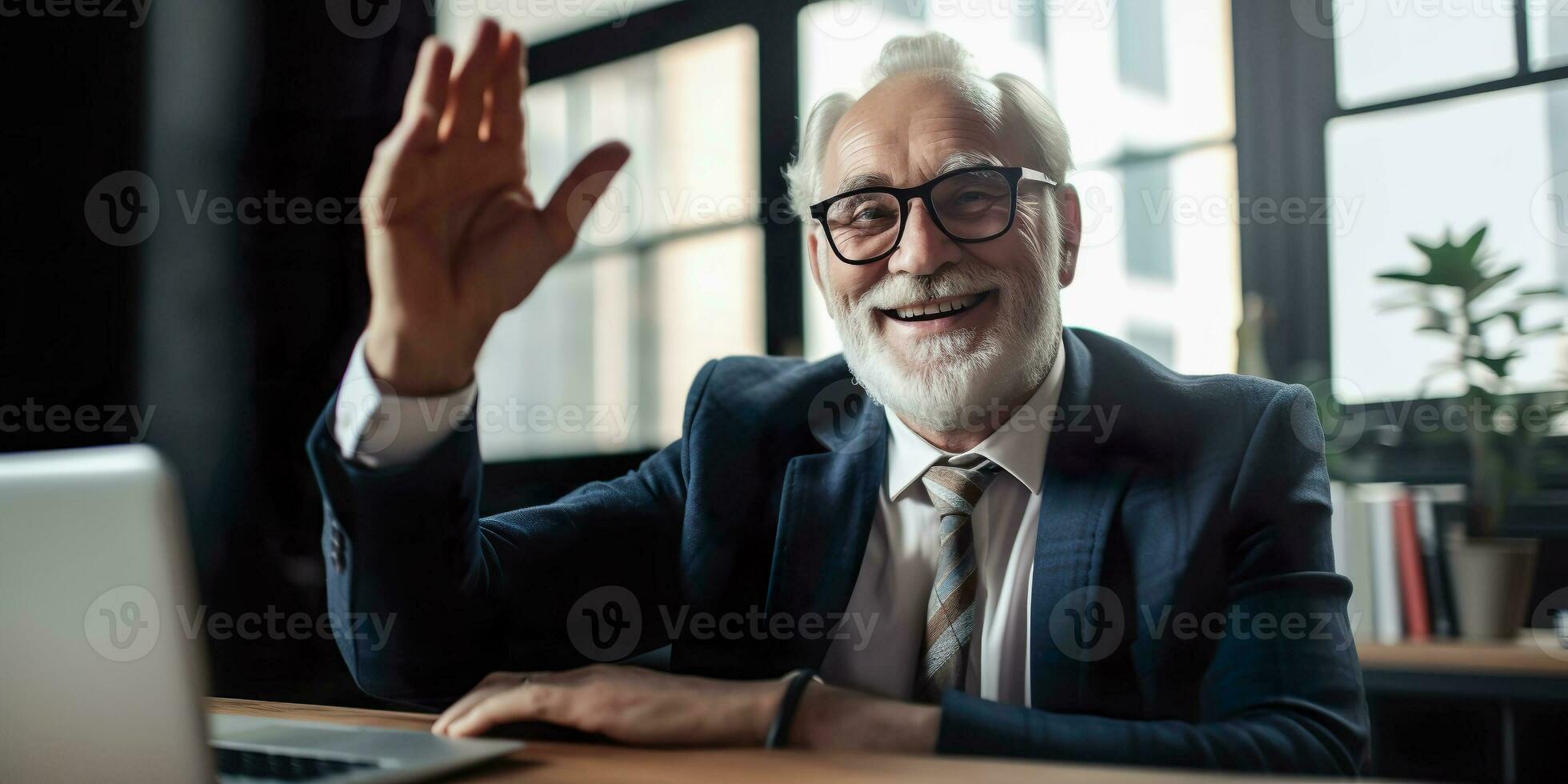 ritratto anziano attività commerciale uomo dire Ciao su un' video chiamata , anziano attività commerciale uomo sorridente a il telecamera camcam in linea incontro nel ufficio , creare ai foto