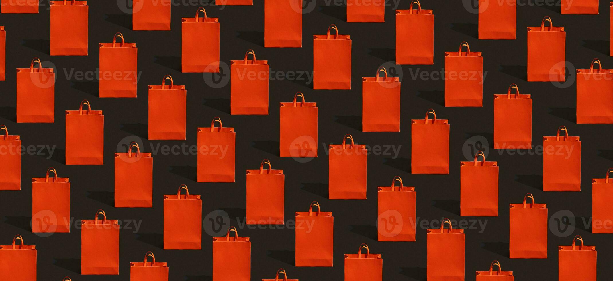nero Venerdì saldi, shopping concetto. rosso carta shopping Borsa modello su nero sfondo. foto