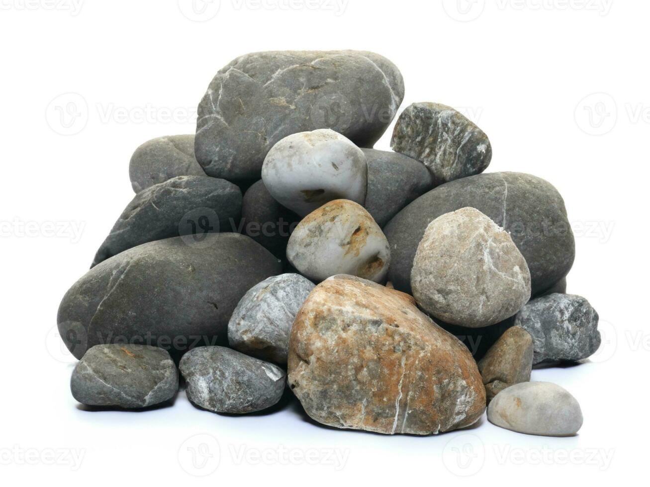 mucchio rocce isolato su bianca sfondo foto