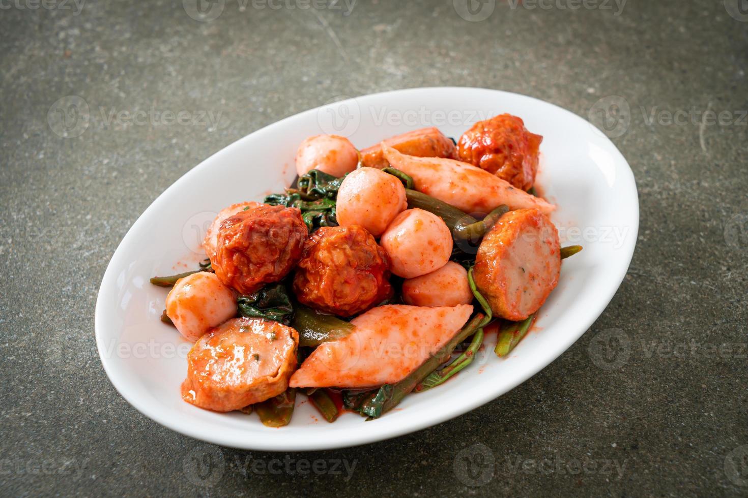 polpette di pesce saltate in padella con salsa yentafo foto