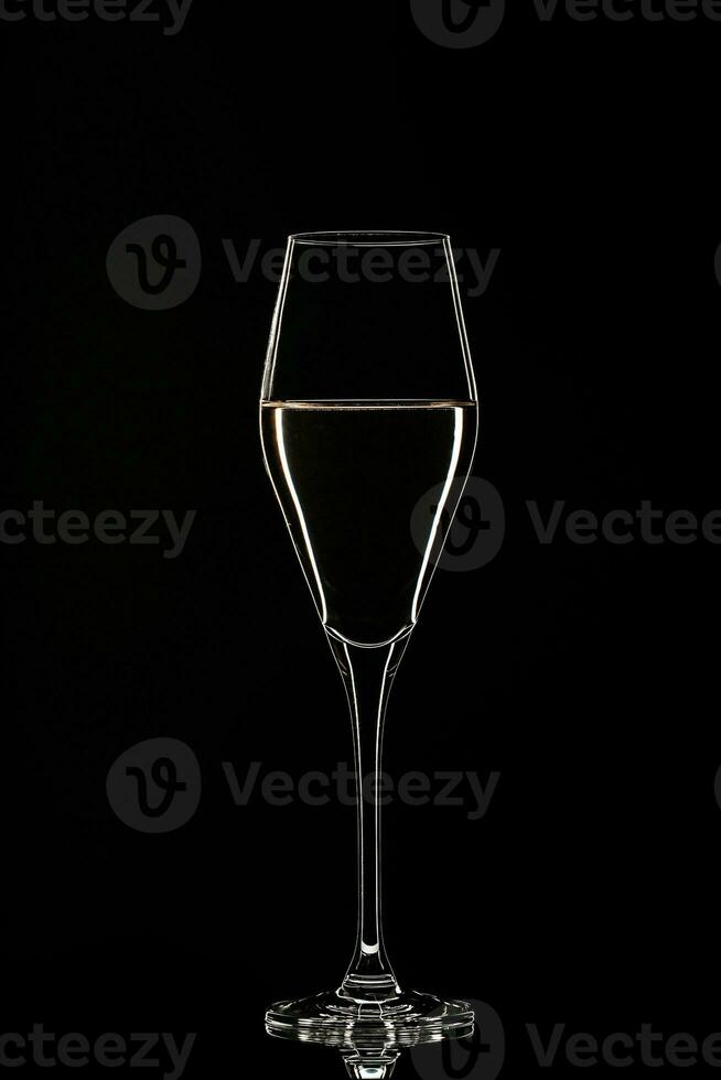 retroilluminato vino Champagne bicchiere con d'oro liquido foto