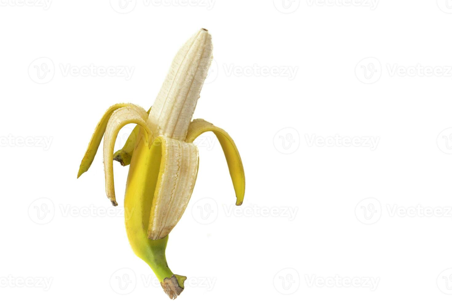 banane isolato su un' bianca sfondo. banane siamo tropicale frutta con morbido, dolce polpa, ideale per mangiare solo o aggiungendo per frullati e dolci. foto