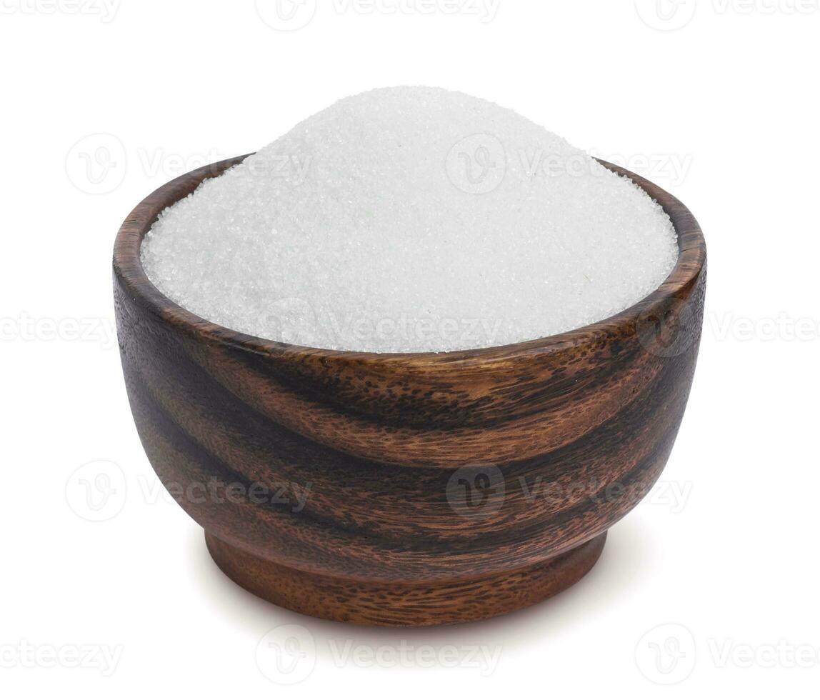zucchero nel di legno ciotola isolato su bianca sfondo foto