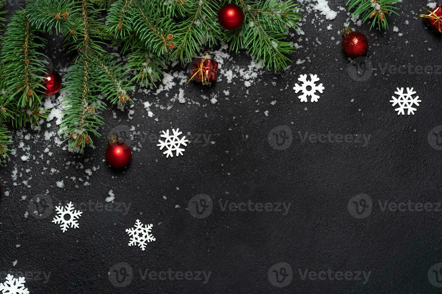 Natale o nuovo anno decorazione sfondo. per abete albero rami su nero sfondo con copia spazio foto