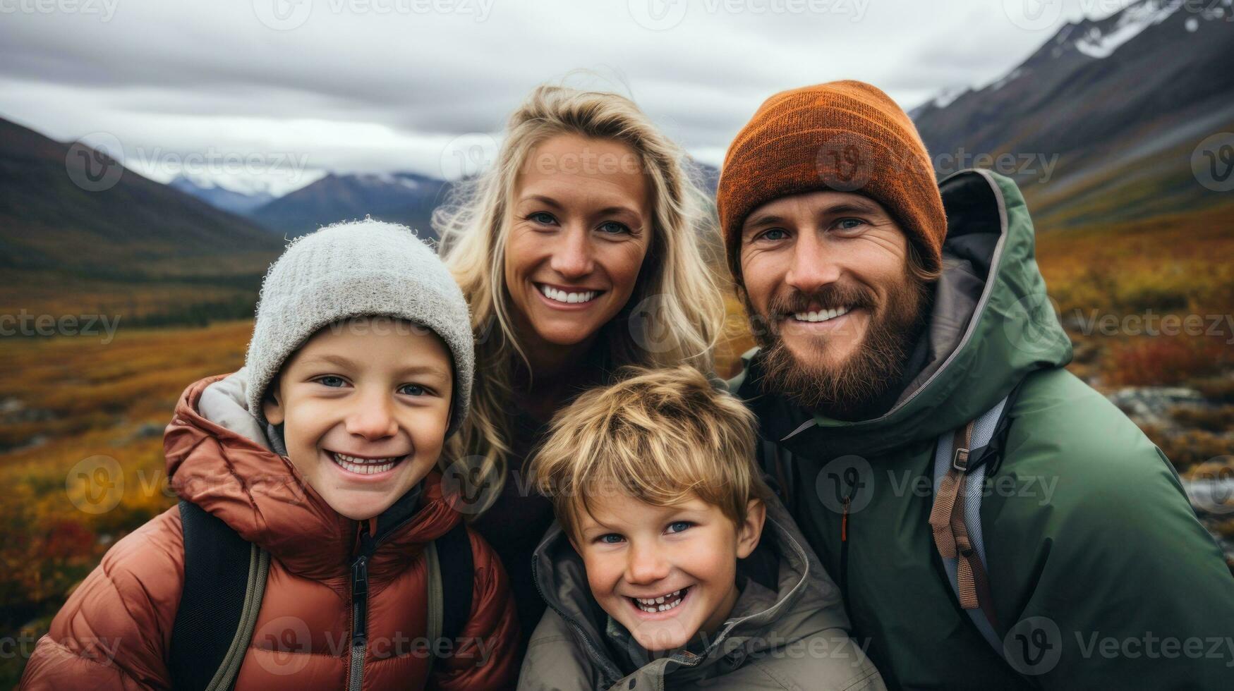 un' famiglia ritratto con un' madre, padre, e Due bambini sorridente nel nevoso tempo atmosferico.. generativo ai foto