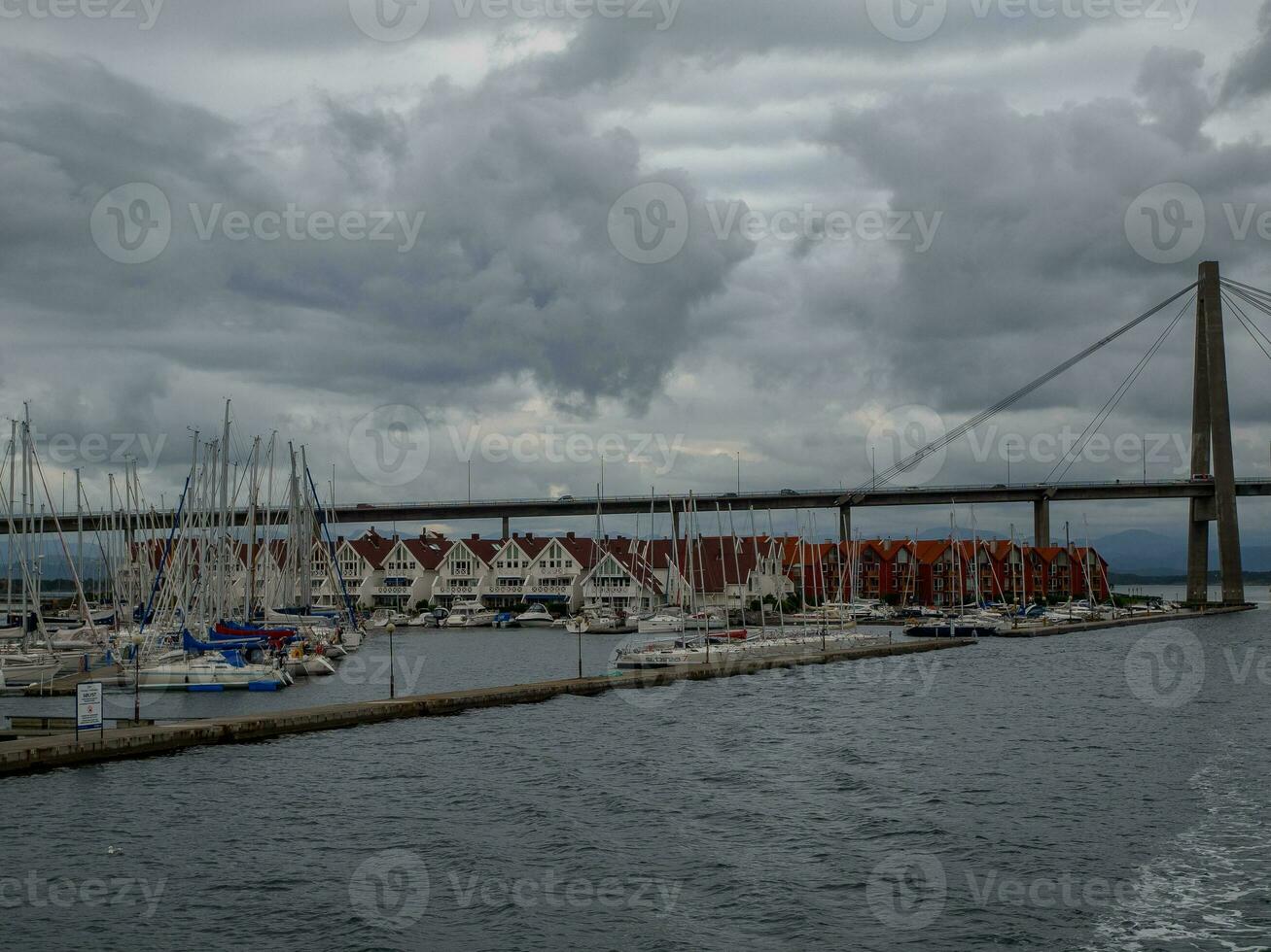 nave crociera nel il norvegese fiordi foto