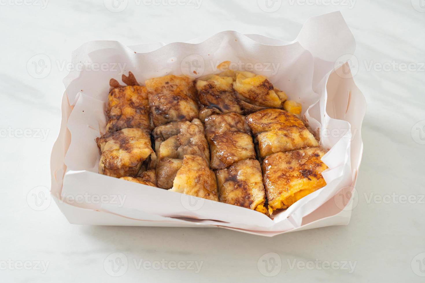 roti con uovo, banana e cioccolato foto