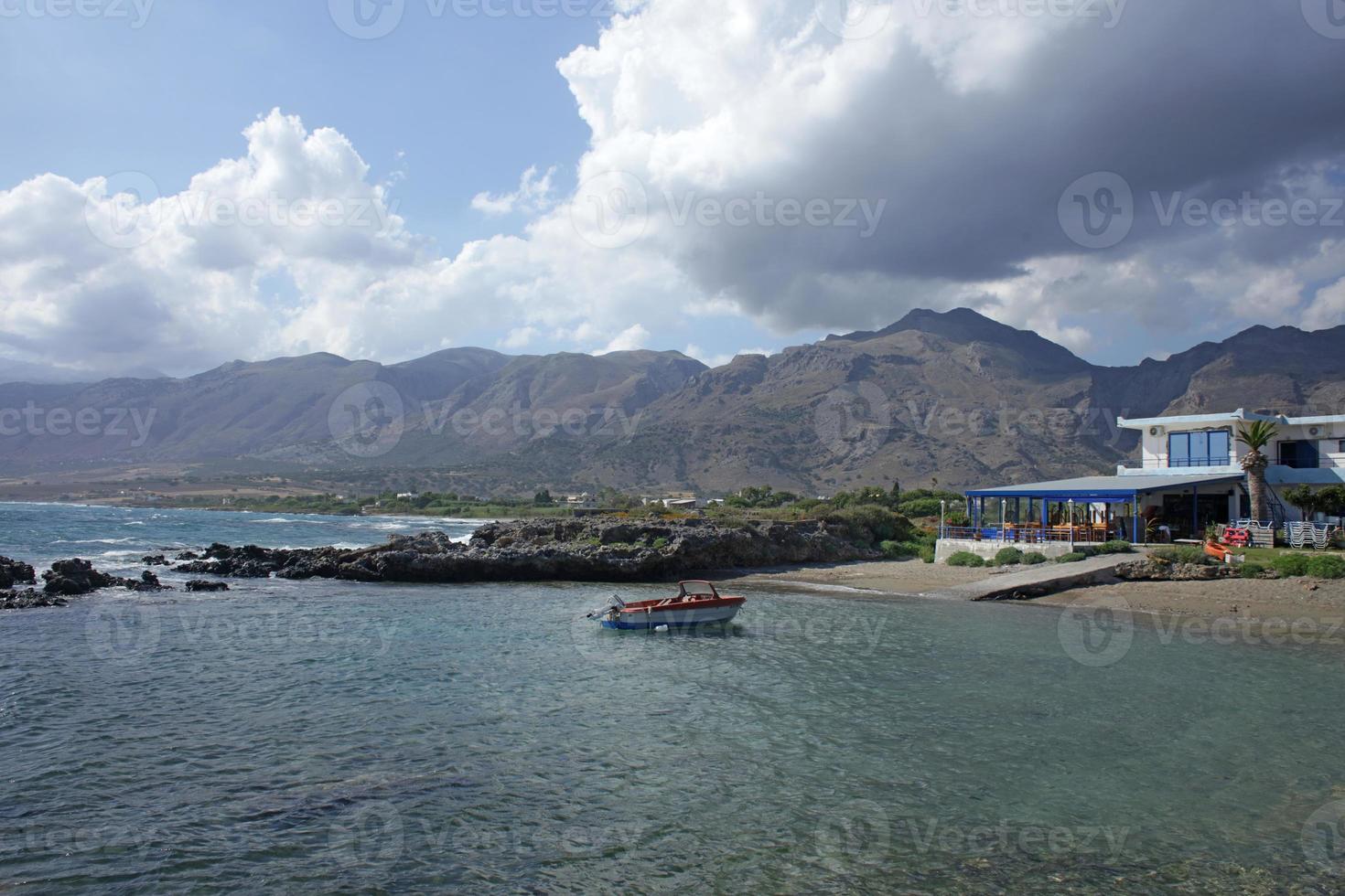 spiaggia frangokastello nell'isola di creta grecia moderna estate sfondo foto