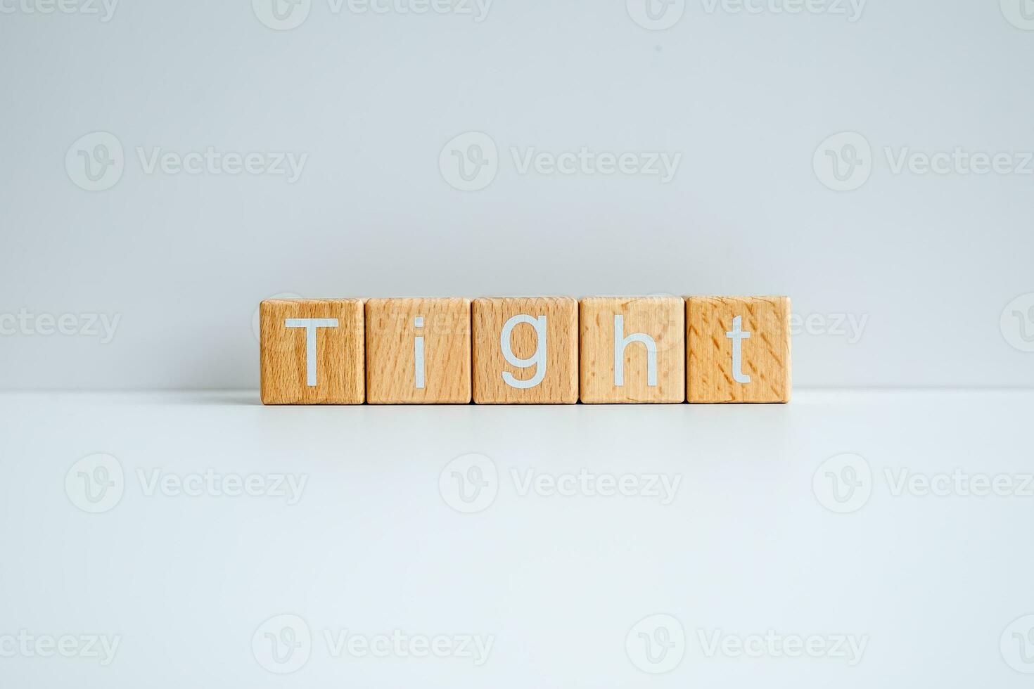 di legno blocchi modulo il testo stretto contro un' bianca sfondo. foto