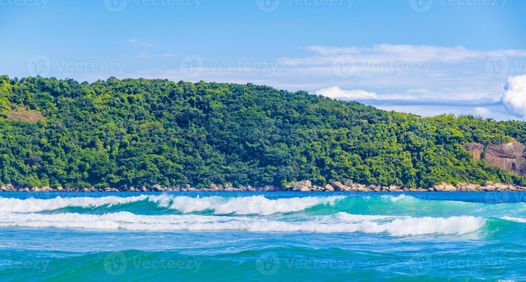 onde forti praia lopes mendes spiaggia ilha grande island brasile. foto