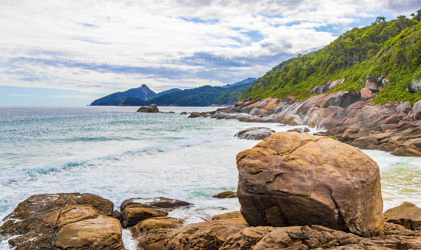 Praia Lopes Mendes spiaggia sull'isola tropicale ilha grande brasile. foto