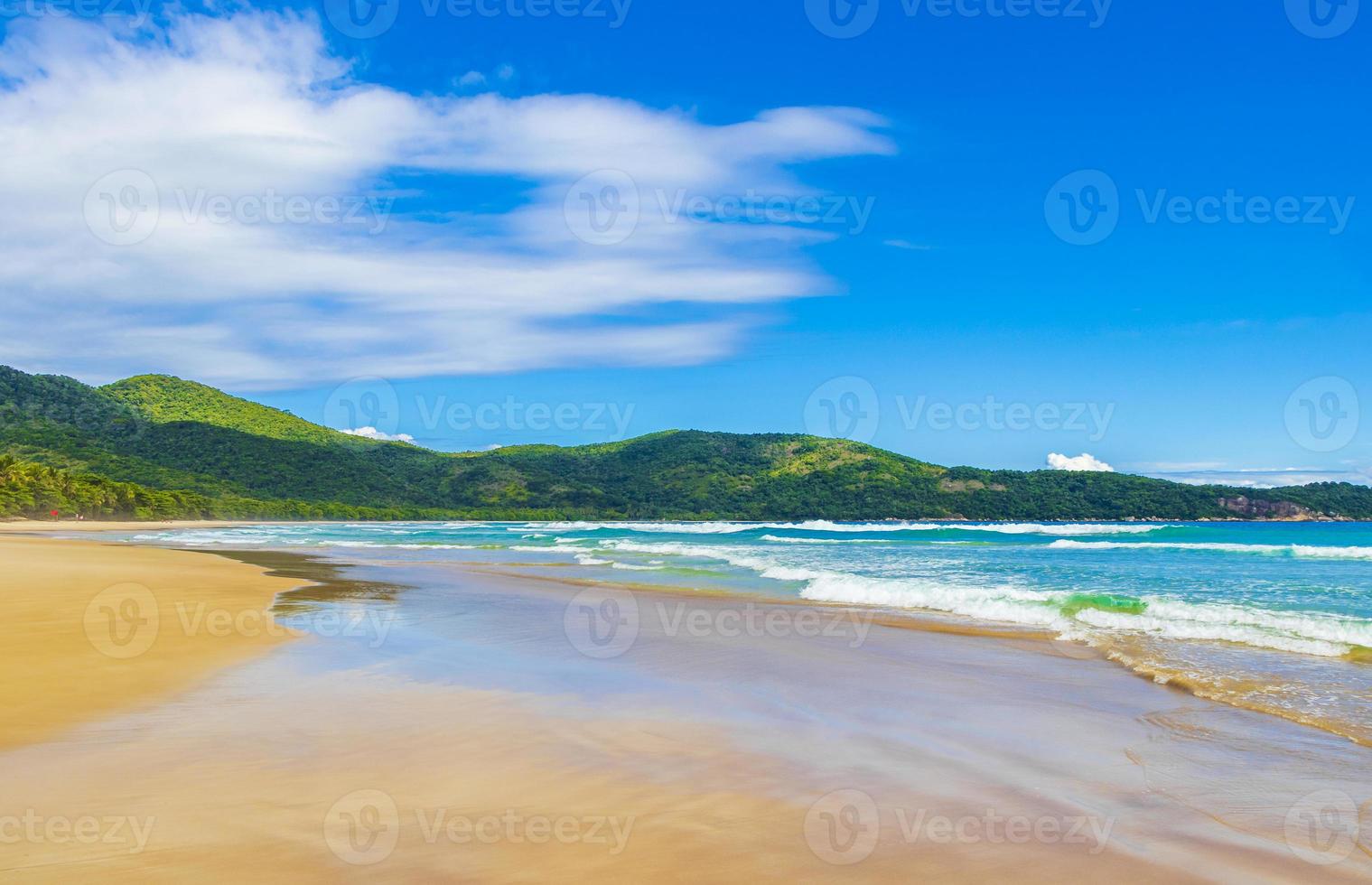 Praia Lopes Mendes spiaggia sull'isola tropicale ilha grande brasile. foto