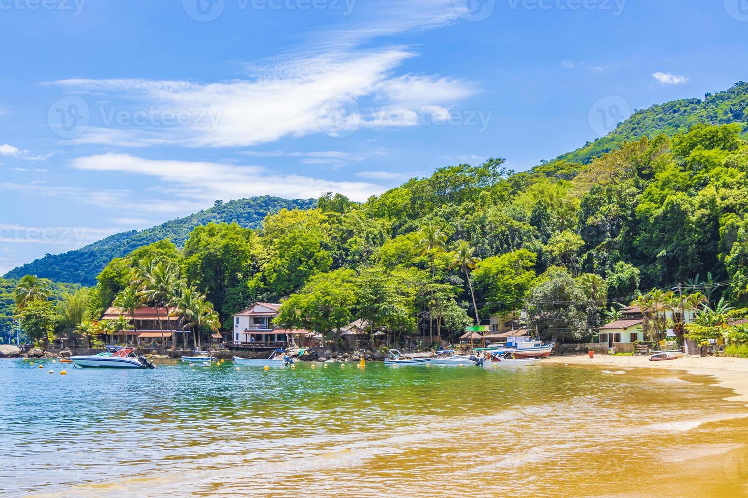 la grande isola tropicale ilha grande abraao beach brasile. foto