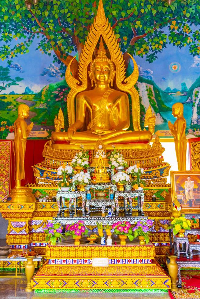 koh samui, thailandia, 2021 - statua dorata del buddha foto