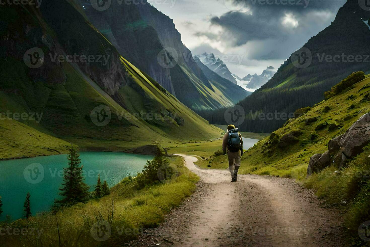 un' uomo passeggiate giù un' sporco strada nel il montagne. ai-generato foto