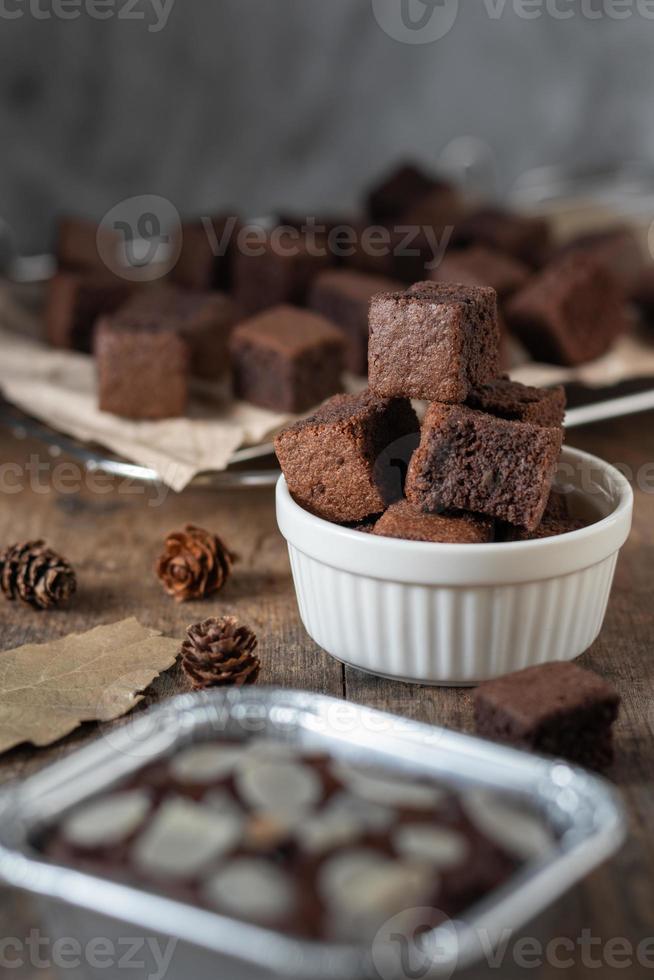 torta brownie al cioccolato, dolce al latte foto