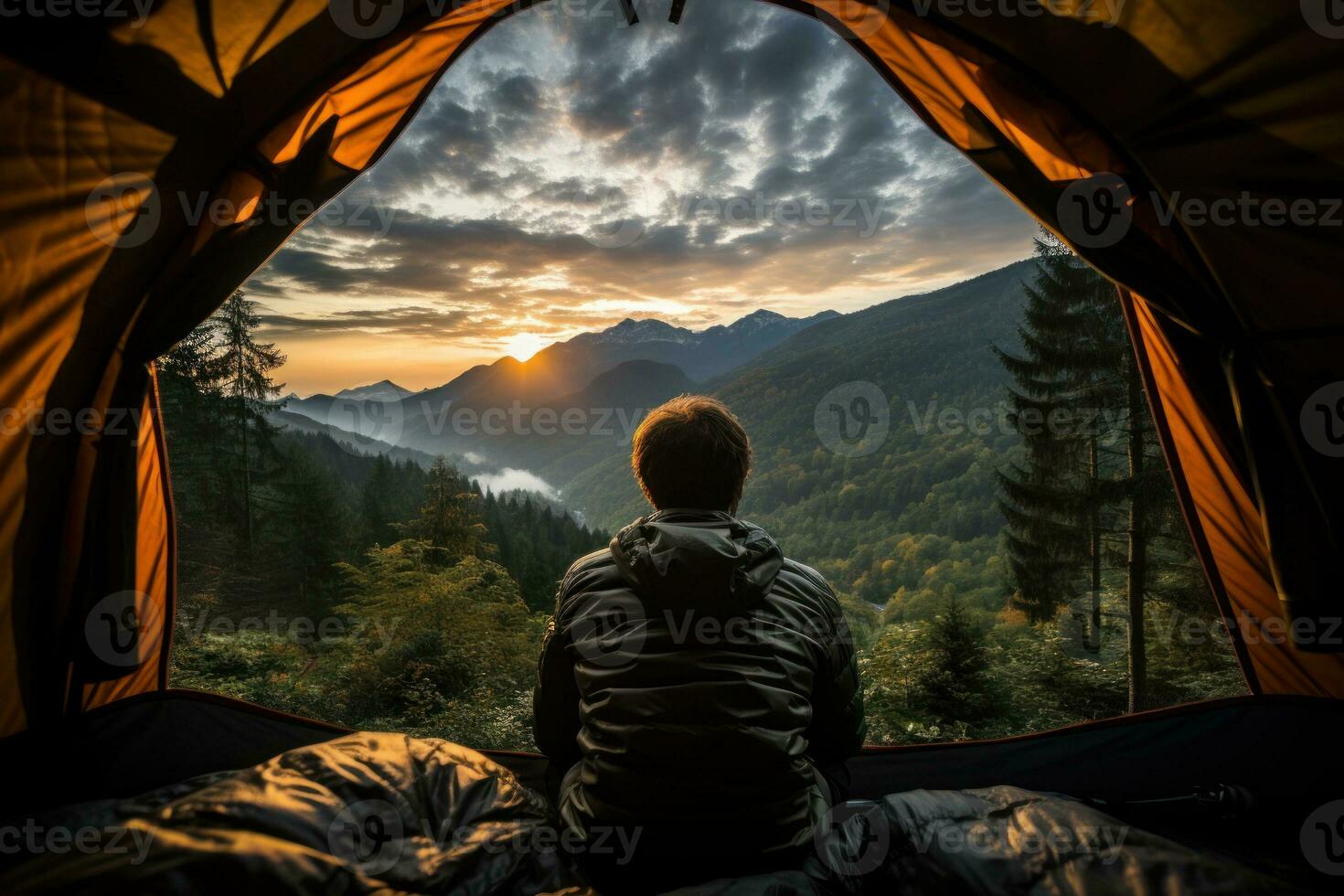 Visualizza a partire dal tenda giovane uomo nel il suo camper osservando un' bene Visualizza di un' montagna. generativo ai foto