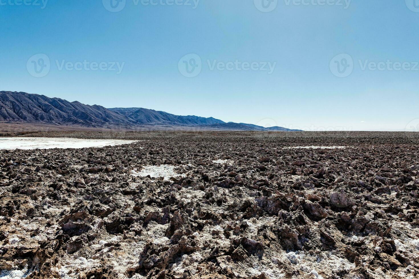 paesaggio di il nascosto baltinache lagune - atacama deserto - chile. foto