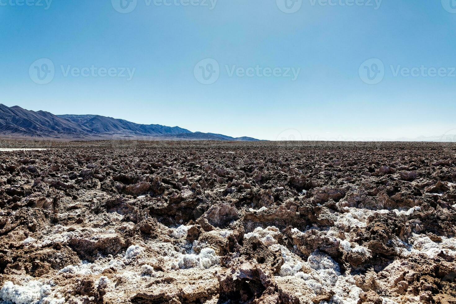 paesaggio di il nascosto baltinache lagune - atacama deserto - chile. foto