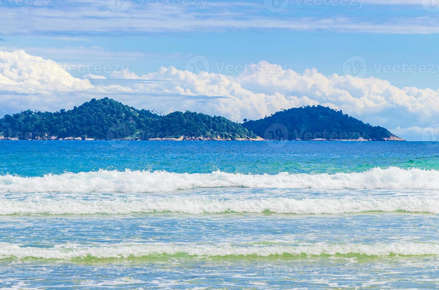 onde forti praia lopes mendes spiaggia ilha grande island brasile. foto