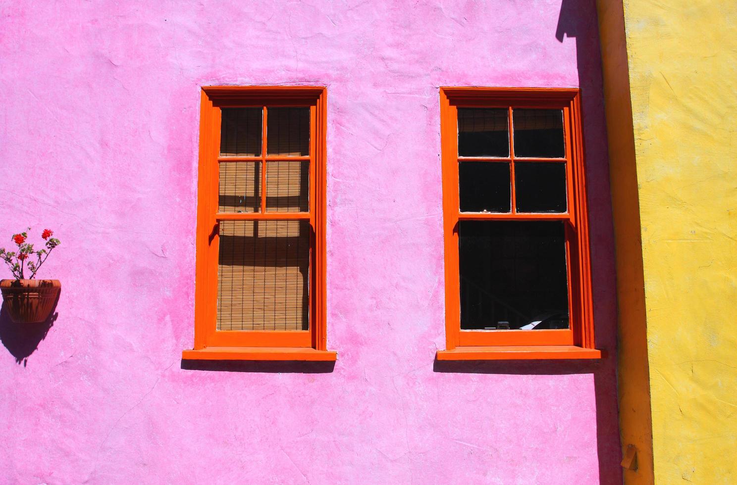 casa carina colorata a los angeles foto