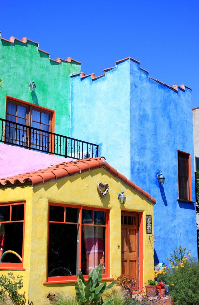 casa carina colorata a los angeles foto