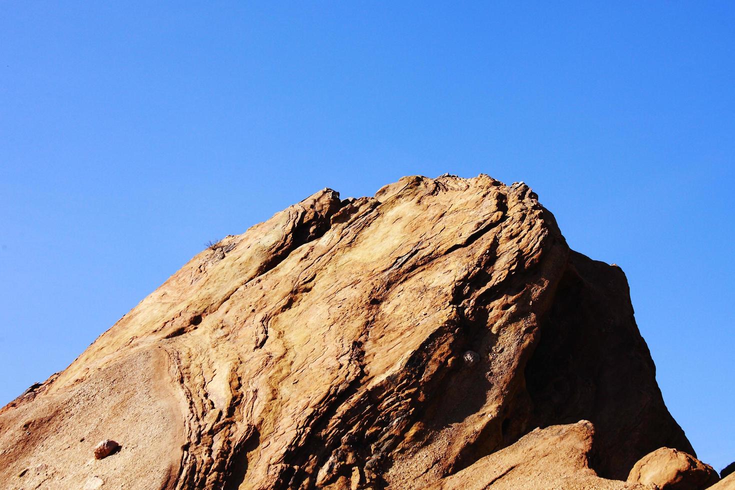 enorme roccia alla periferia di los angeles, usa foto