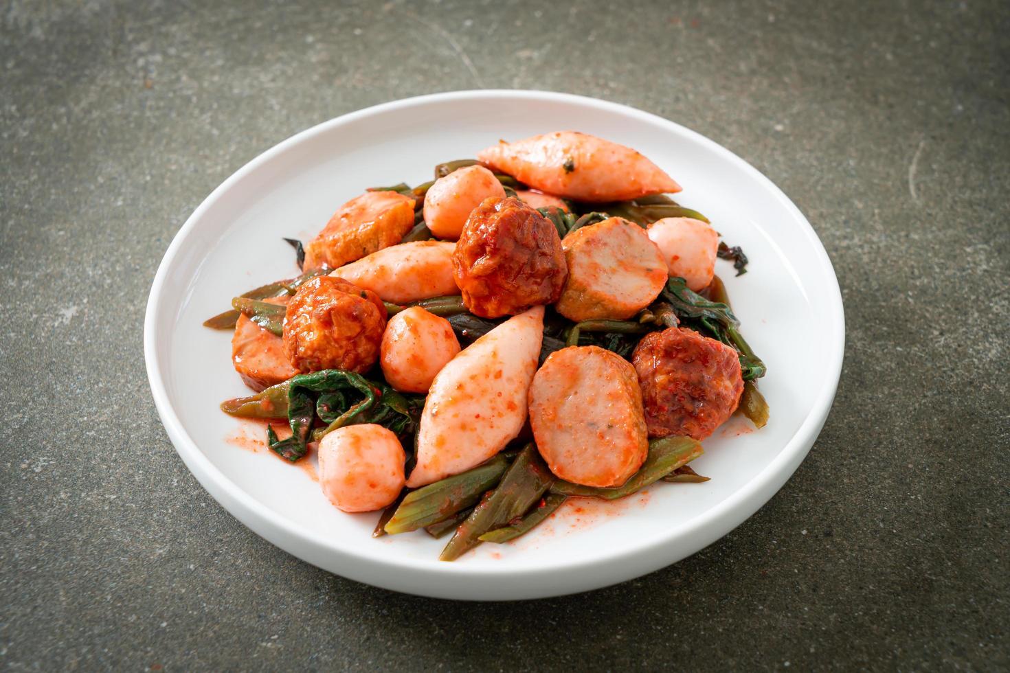 polpette di pesce saltate in padella con salsa yentafo foto