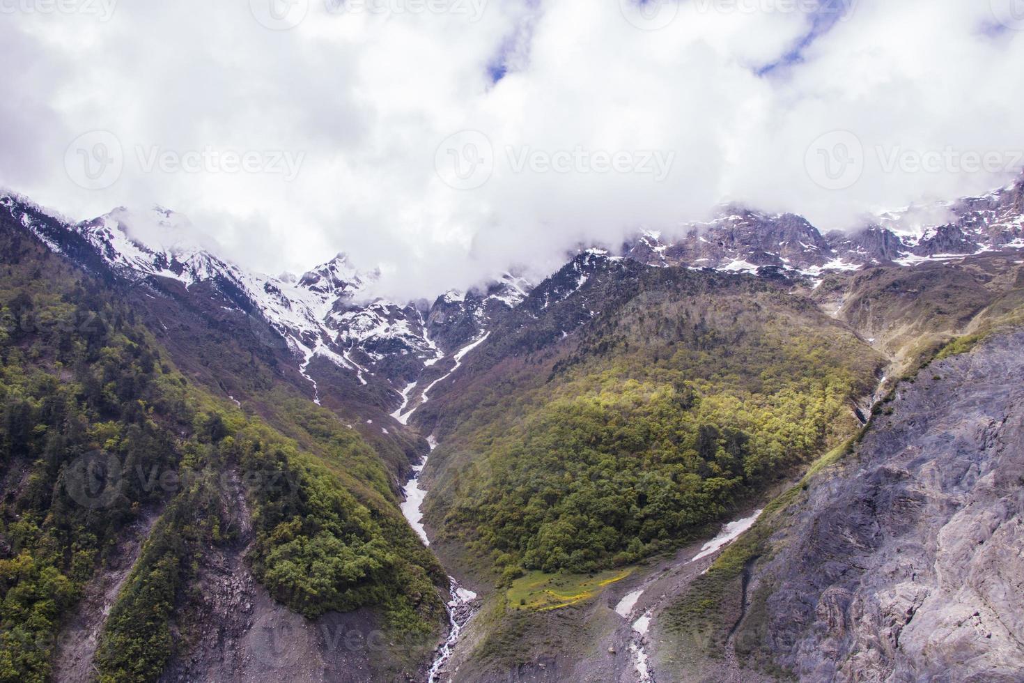 meili snow mountain kawa karpo situato nella provincia dello yunnan, cina foto