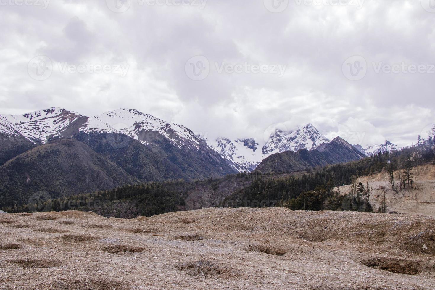 meili snow mountain kawa karpo situato nella provincia dello yunnan, cina foto