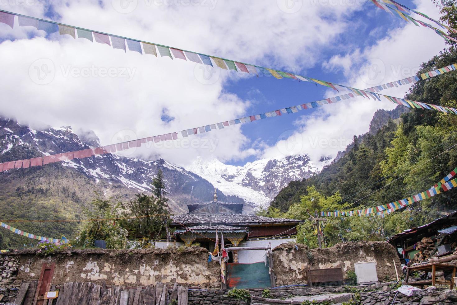 meili snow mountain kawa karpo situato nella provincia dello yunnan, cina foto