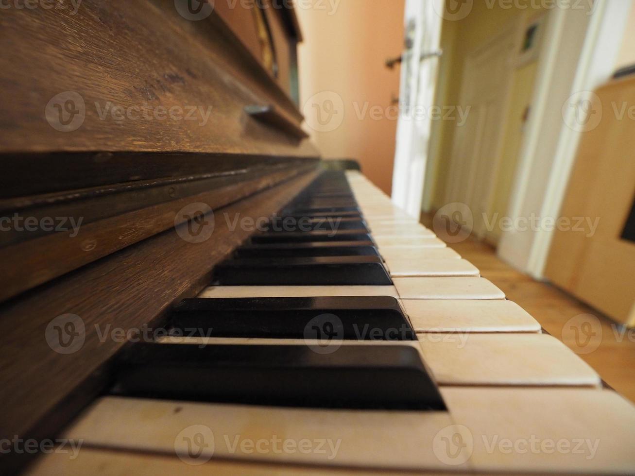 dettaglio di una tastiera di pianoforte foto